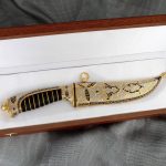 Exclusive oriental knife with a manual pattern