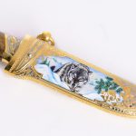 Weapon Artwork - Artistic drawing of a wolf on a golden knife sheath