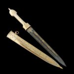 The dagger is distinguished by its artistic and collection value. It will cause genuine curiosity among collectors of bladed items due to the quality of materials used and the great artistic work.