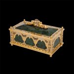 A handmade casket made of noble materials will become a worthy setting for the most expensive jewelry, as well as an elegant piece of furniture.