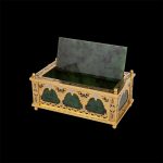 The casket body and lid are made from natural stone - nephrite - the most durable ornamental stone that is difficult to crack.