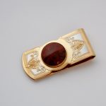 Gold clip decorated with natural stone insert