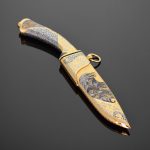 Hunting knife with the image of a hawk