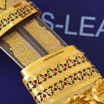 شفرة مصنوعة من فولاذ دمشق الروسي مزينة بنقش ذهبي